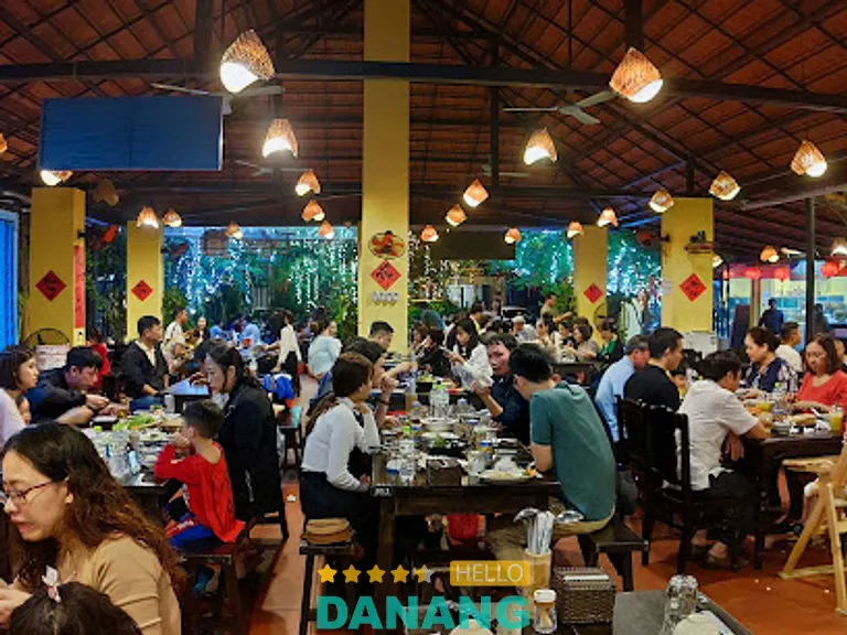 Hải sản Mộc quán Đà Nẵng: 26 Tô Hiến Thành, Sơn Trà