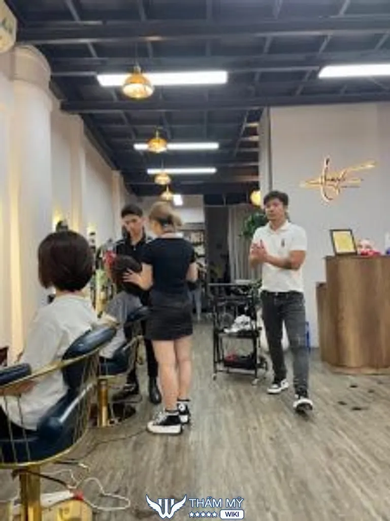 Hair Salon Lê Hưng - số 2 Trần Nhật Duật - phường Tân Định - Quận 1