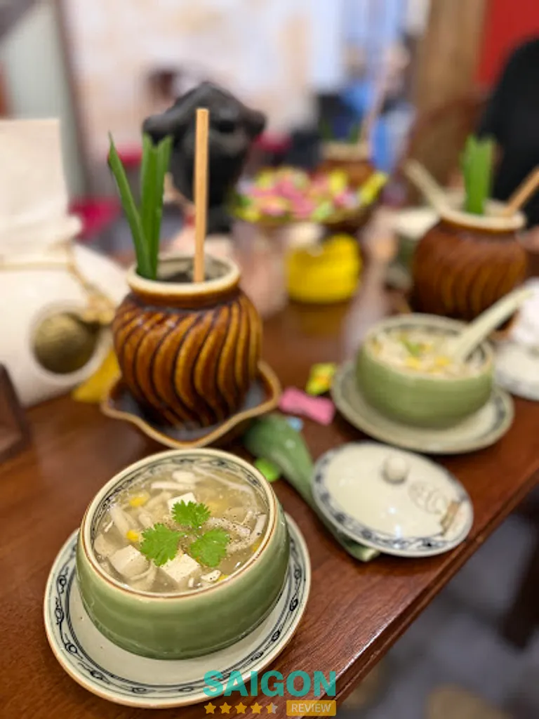 Massage Nguyệt Lâu: 275 Cách Mạng Tháng Tám, P. Hòa Hưng