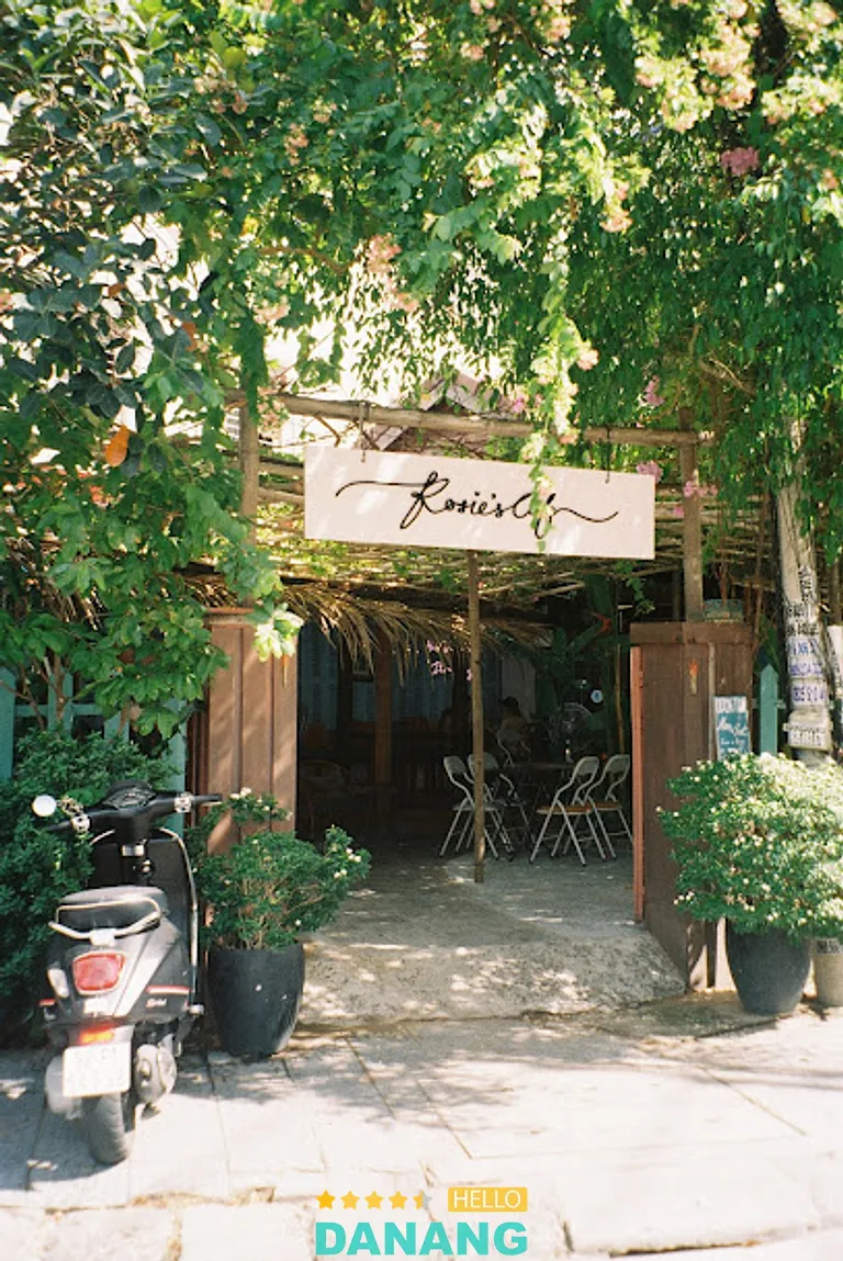 Rosie’s cafe: 02 Mạc Đĩnh Chi, Hội An