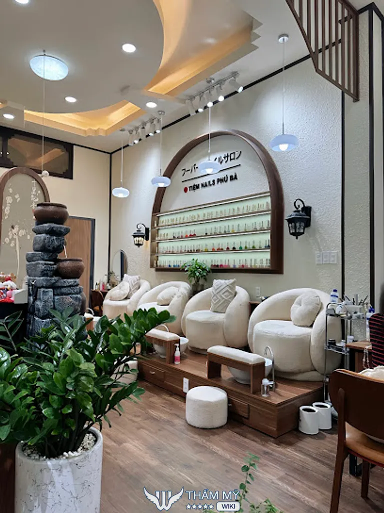 Tiệm Nails Phú Bà