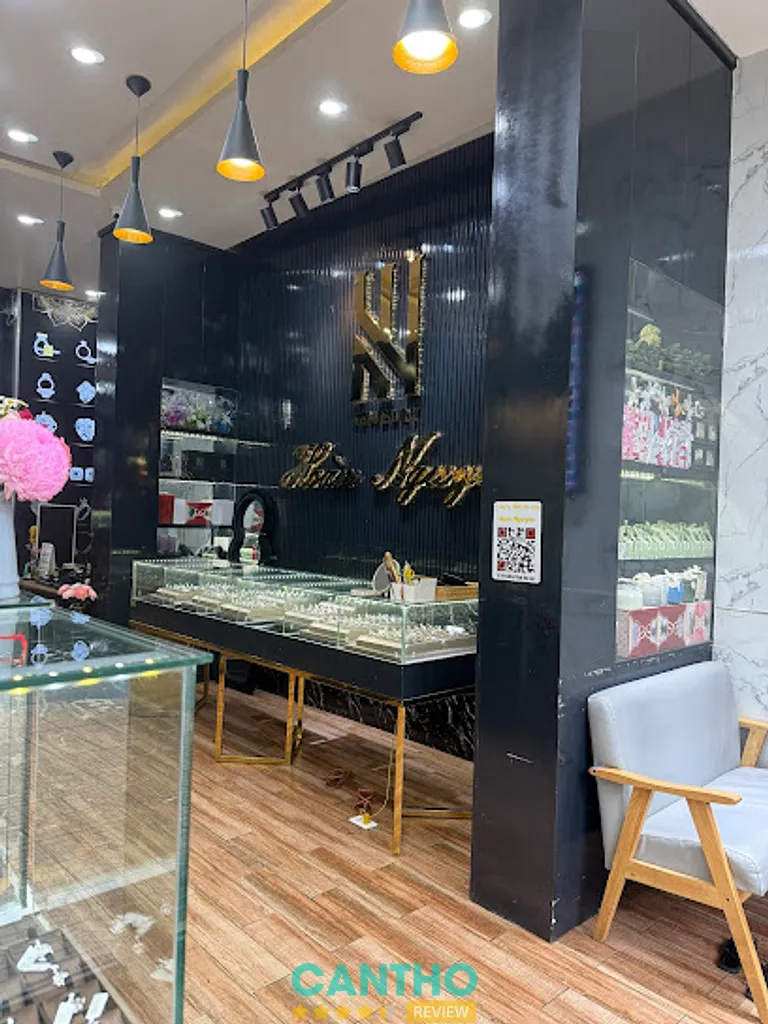 Tiệm vàng Hoàn Nguyên: 110 Phạm Ngũ Lão, Ninh Kiều