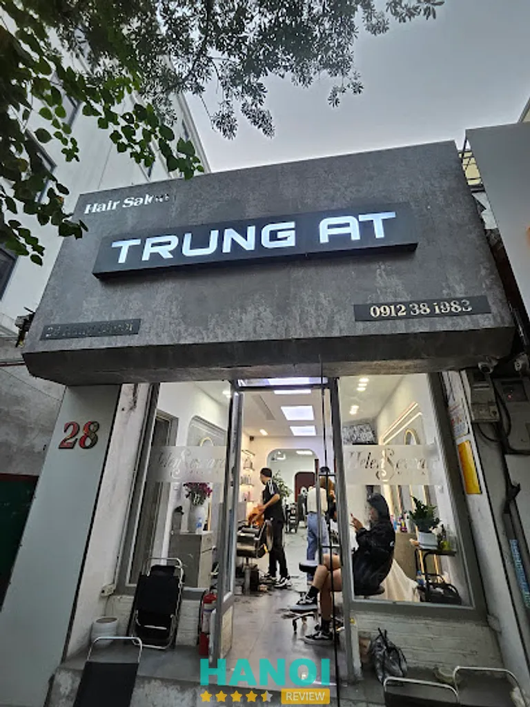 Trung AT Hair Salon: 28 Hàng Chuối, phường Hai Bà Trưng