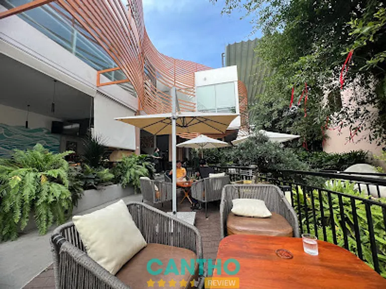 Yên Garden Coffee & Tea: 70 Lê Lợi, Ninh Kiều